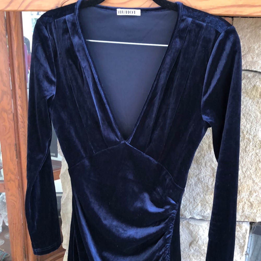 Black form-fitting v-neck dress with gathering on one side, S, Huhot brand